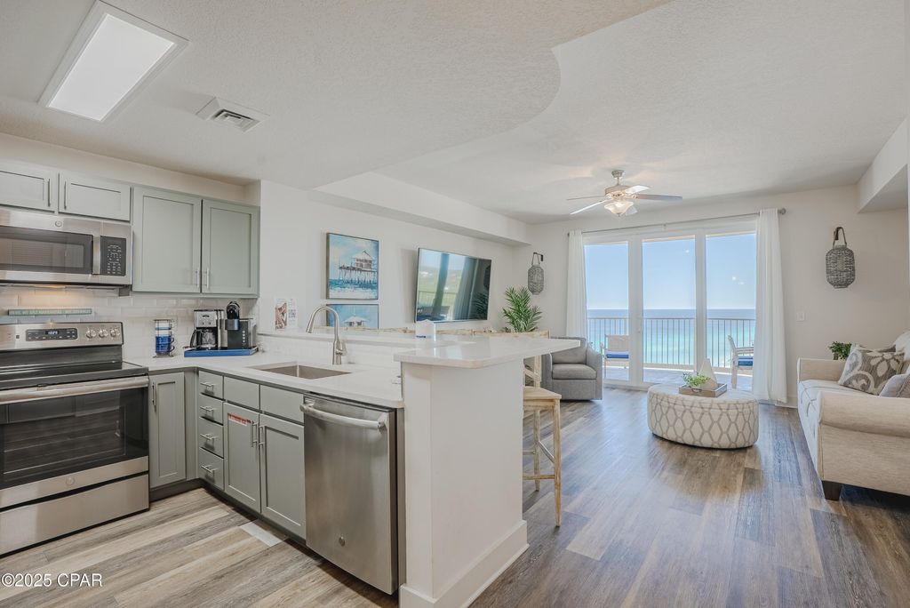 Image 9 of property listing at 15928 Front Beach Road 31908, Panama City Beach, FL 32413