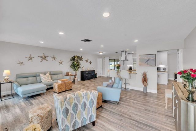 14677 Shadow Wood Lane, Delray Beach, FL 33484