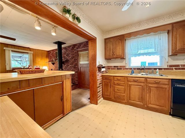 1013 Village Drive, South Charleston, WV 25309