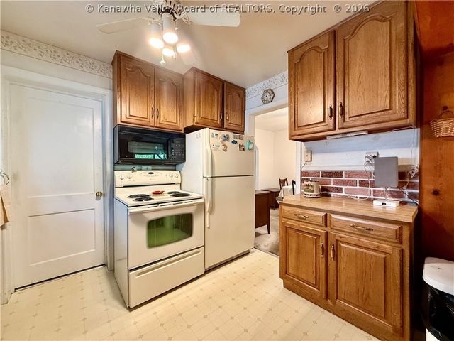 1013 Village Drive, South Charleston, WV 25309