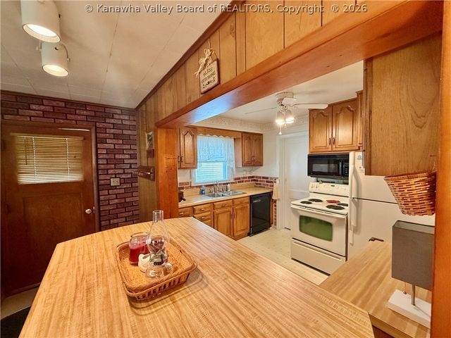 1013 Village Drive, South Charleston, WV 25309