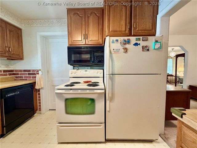 1013 Village Drive, South Charleston, WV 25309