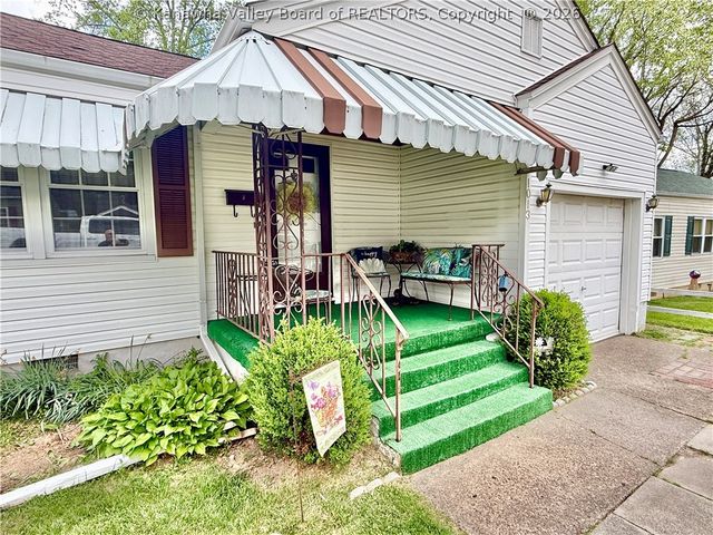 1013 Village Drive, South Charleston, WV 25309