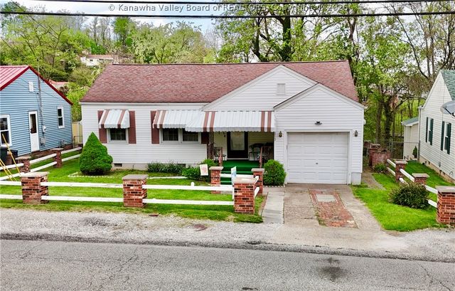 1013 Village Drive, South Charleston, WV 25309