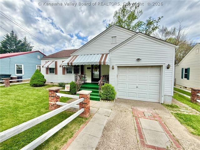 1013 Village Drive, South Charleston, WV 25309
