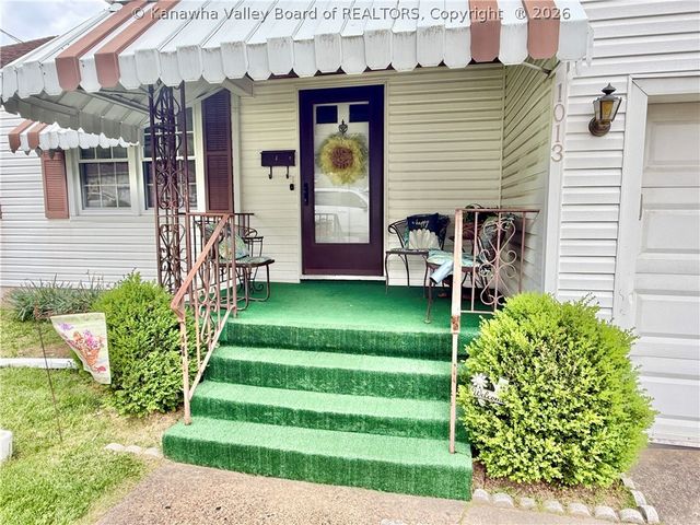 1013 Village Drive, South Charleston, WV 25309