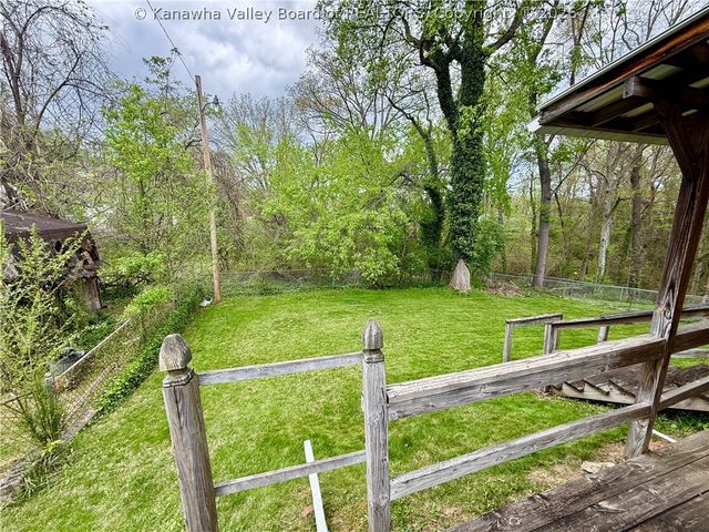 1013 Village Drive, South Charleston, WV 25309