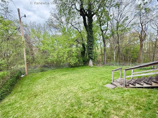 1013 Village Drive, South Charleston, WV 25309