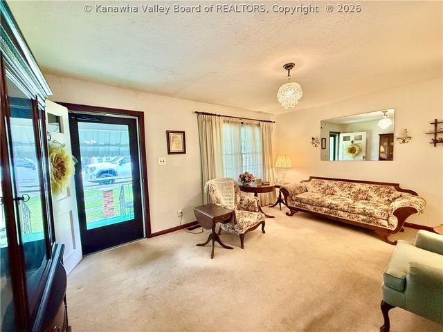 1013 Village Drive, South Charleston, WV 25309
