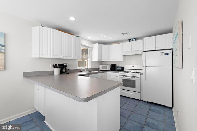142 E MARYLAND AVE, Long Beach Township, NJ 08008