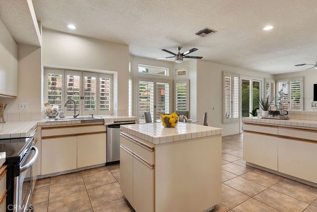 368 Oakmont, Palm Desert, CA 92211