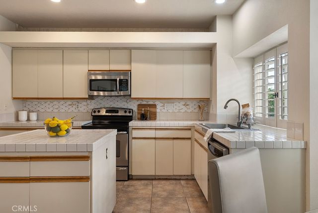 368 Oakmont, Palm Desert, CA 92211