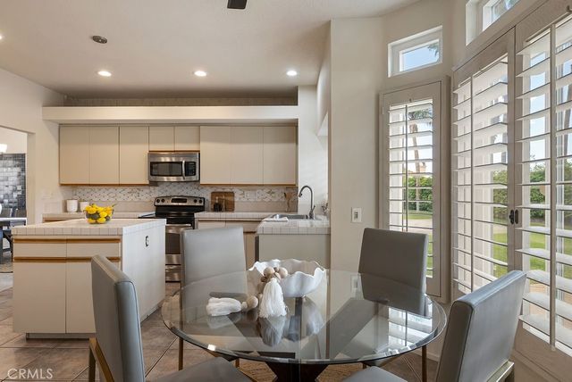 368 Oakmont, Palm Desert, CA 92211