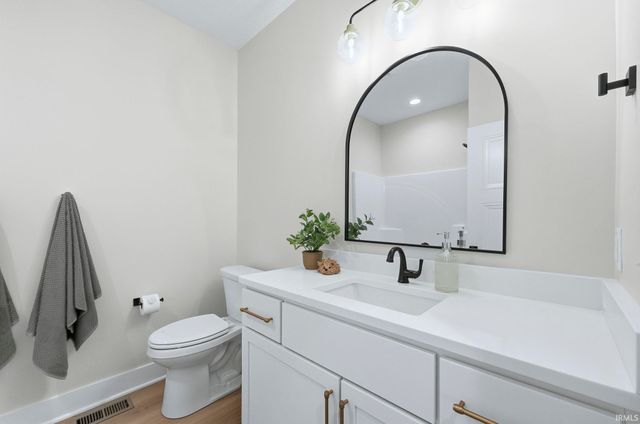 9942 Gala Cove, Fort Wayne, IN 46835