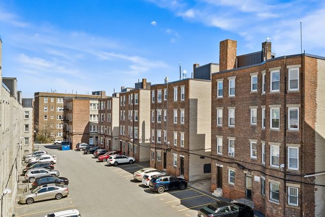 1633 Commonwealth Ave 12, Boston, MA 02135