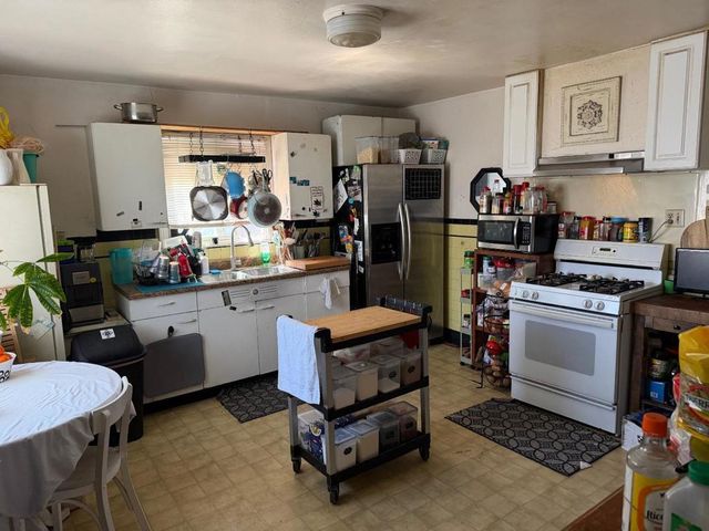 713 Sally Street, Hollister, CA 95023