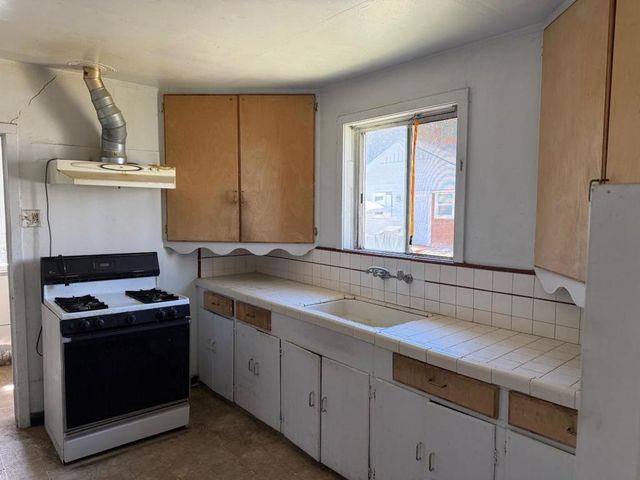 713 Sally Street, Hollister, CA 95023