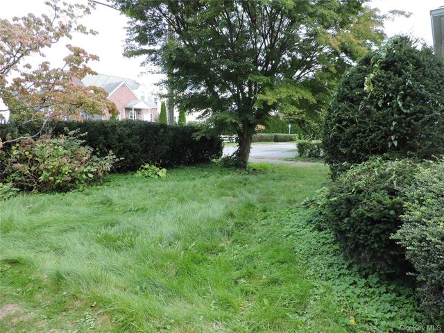 94 Locust Avenue, Scarsdale, NY 10583