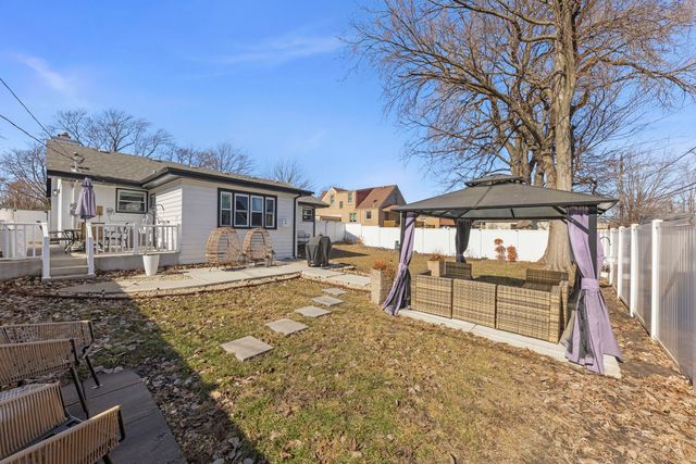 9525 Parkside Avenue, Oak Lawn, IL 60453