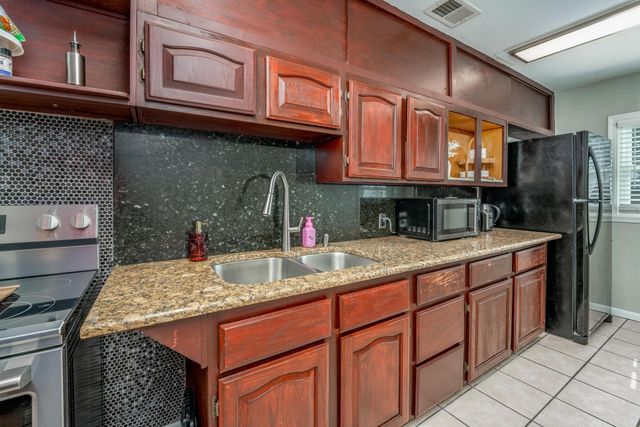 739 N Mount Carmel, Wichita, KS 67203