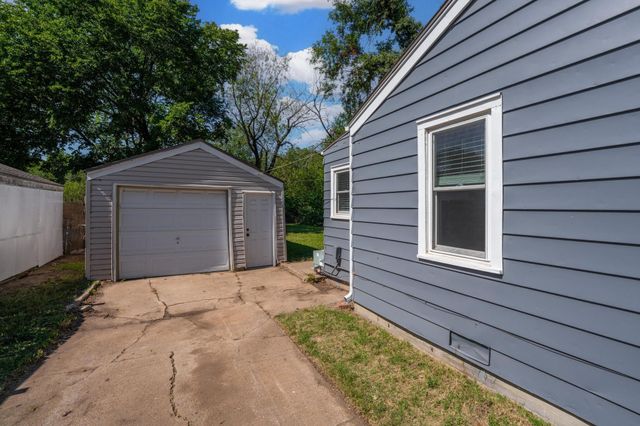 739 N Mount Carmel, Wichita, KS 67203