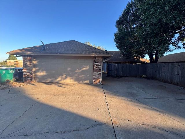 6811 Lyrewood Lane, Oklahoma City, OK 73132