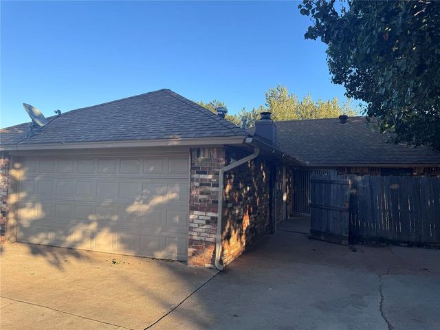 6811 Lyrewood Lane, Oklahoma City, OK 73132