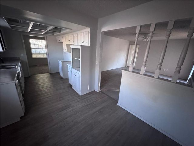 6811 Lyrewood Lane, Oklahoma City, OK 73132