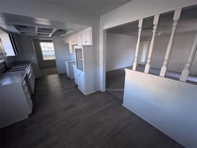 6811 Lyrewood Lane, Oklahoma City, OK 73132