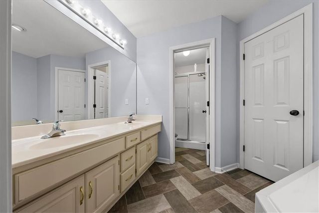 1104 Regency Drive, Kearney, MO 64060