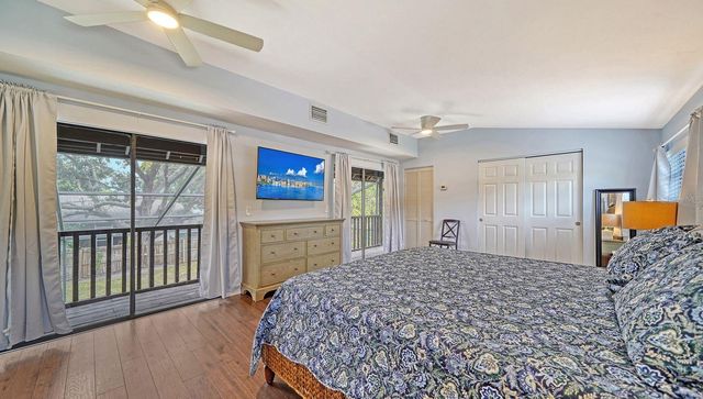 6061 BORDER LANE, Sarasota, FL 34231