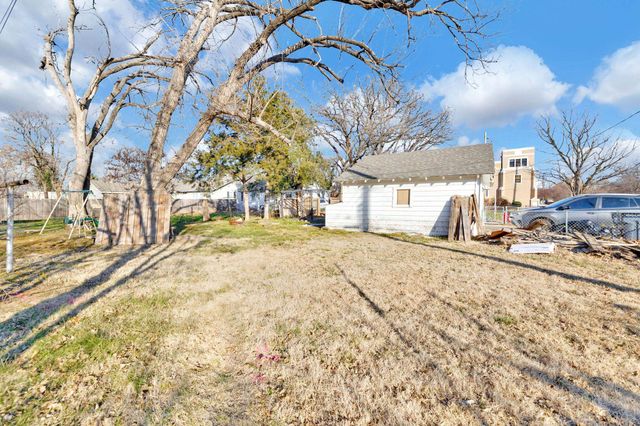 201 N Meridian Ave, Wichita, KS 67203