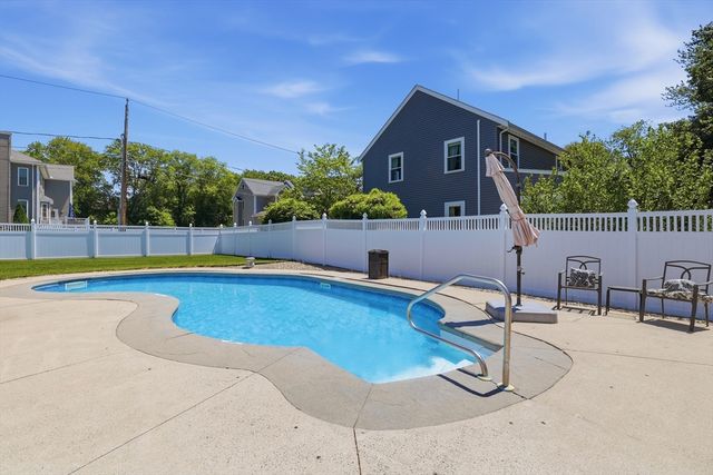 35 Kendrick Road, Wakefield, MA 01880