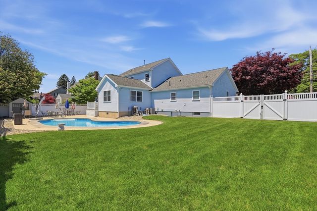 35 Kendrick Road, Wakefield, MA 01880