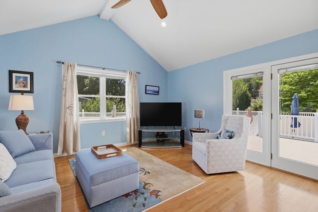 35 Kendrick Road, Wakefield, MA 01880
