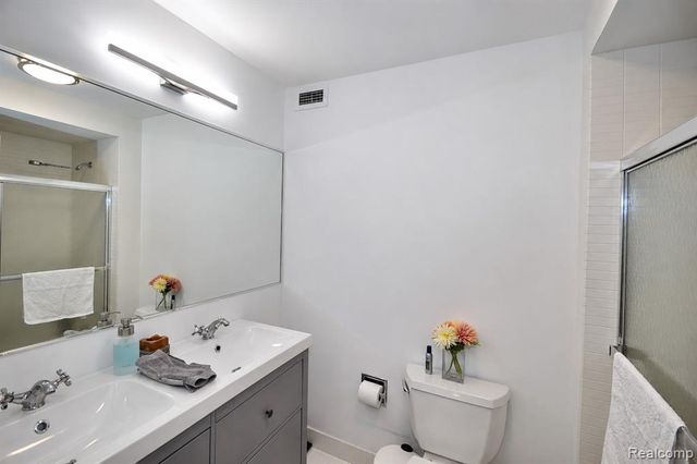 5000 Town Center 307, Southfield, MI 48075