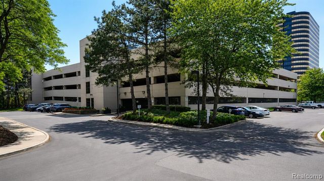 5000 Town Center 307, Southfield, MI 48075