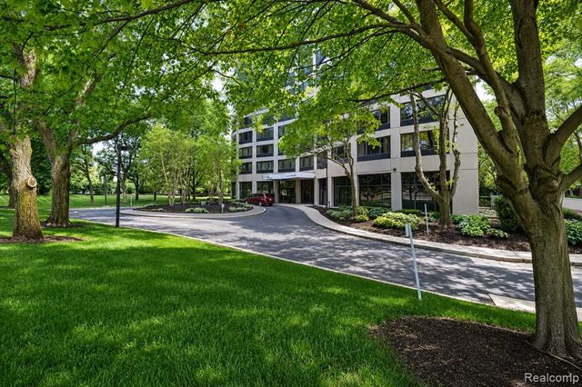 5000 Town Center 307, Southfield, MI 48075