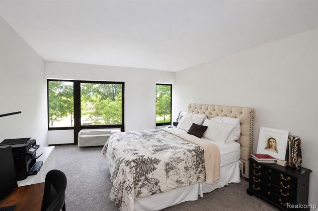 5000 Town Center 307, Southfield, MI 48075