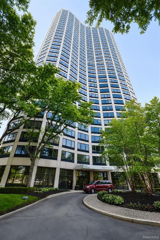 5000 Town Center 307, Southfield, MI 48075