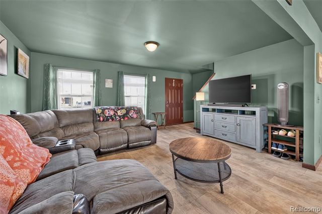 4080 Meadow Walk Boulevard, Grand Blanc, MI 48439