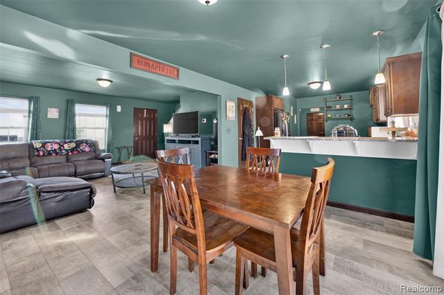4080 Meadow Walk Boulevard, Grand Blanc, MI 48439