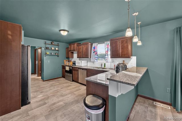 4080 Meadow Walk Boulevard, Grand Blanc, MI 48439
