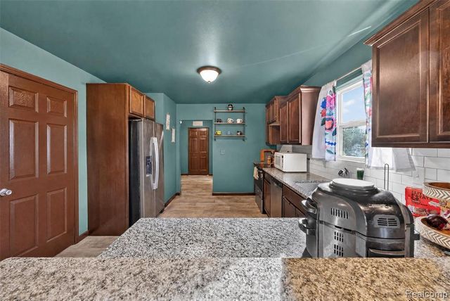 4080 Meadow Walk Boulevard, Grand Blanc, MI 48439