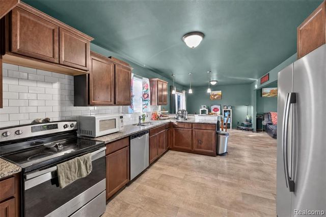 4080 Meadow Walk Boulevard, Grand Blanc, MI 48439