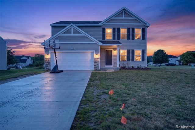 4080 Meadow Walk Boulevard, Grand Blanc, MI 48439