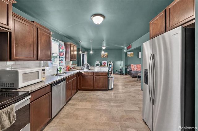 4080 Meadow Walk Boulevard, Grand Blanc, MI 48439