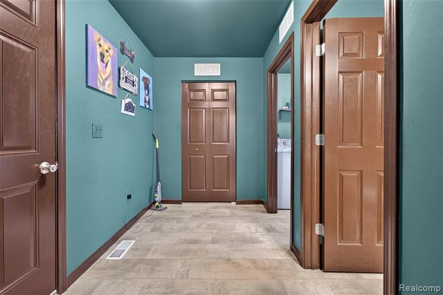 4080 Meadow Walk Boulevard, Grand Blanc, MI 48439