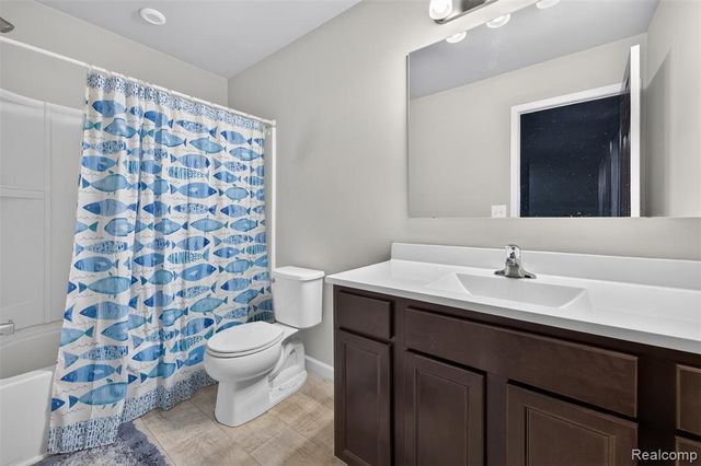 4080 Meadow Walk Boulevard, Grand Blanc, MI 48439