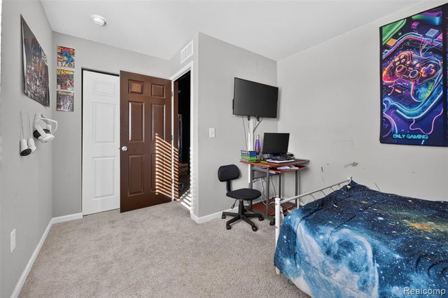 4080 Meadow Walk Boulevard, Grand Blanc, MI 48439
